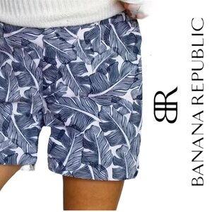 Banana Republic Hampton Fit Navy & White Tropical Leaf Print Shorts 3.5” Inseam
